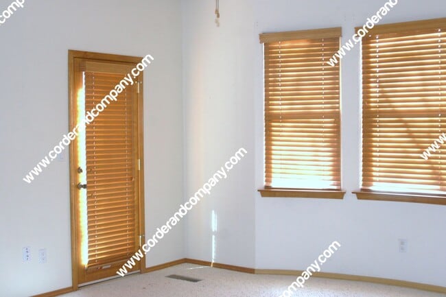 Building Photo - Beautiful 4 Bedroom, 2 Bathroom, 2 Car Gar...