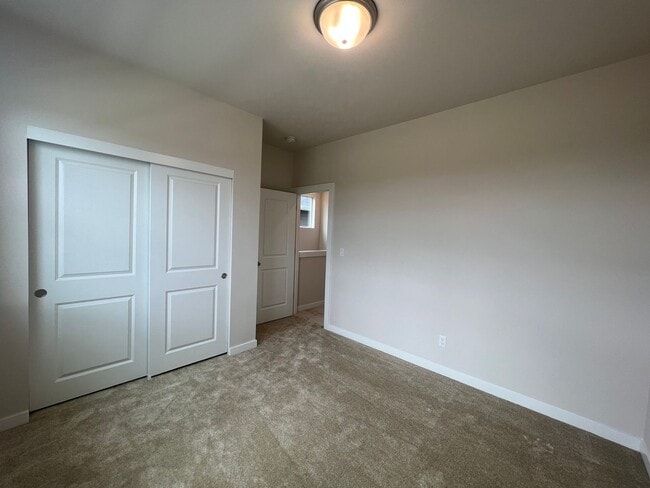Building Photo - SHOWING 6/7 or SOONER with Advance Appoint...