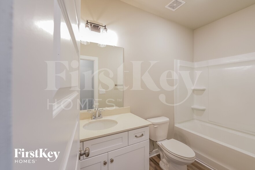 Building Photo - 1620 Brookhaven Dr