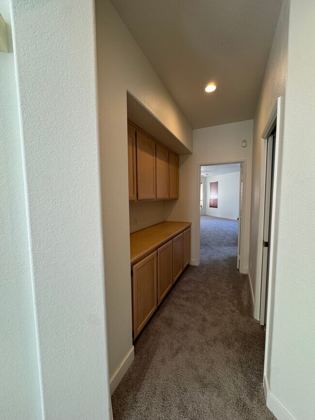 Building Photo - 22747 Pebblestone Dr