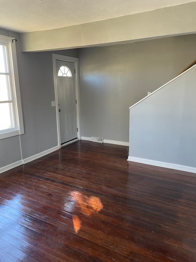 Building Photo - 706 E St Germain St