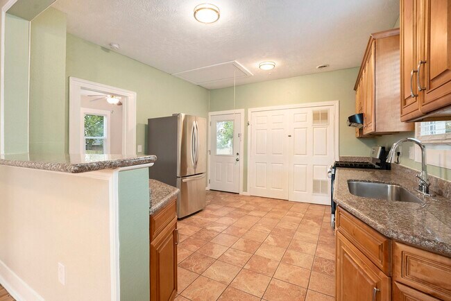 Building Photo - 5624 Avenue P 1/2