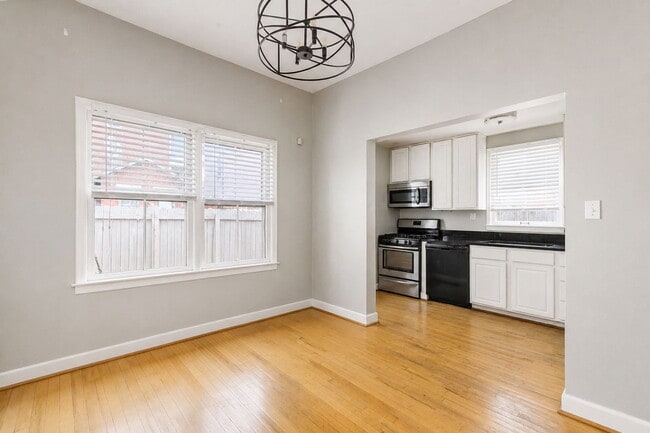 Building Photo - 506 S Lazelle St
