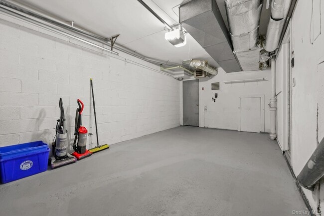 Building Photo - 11 Pondview Cl