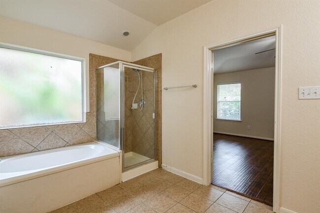 Building Photo - 2318 Appian Way
