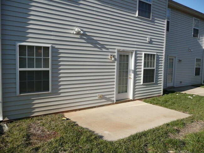 Building Photo - 147 Springwood Ln