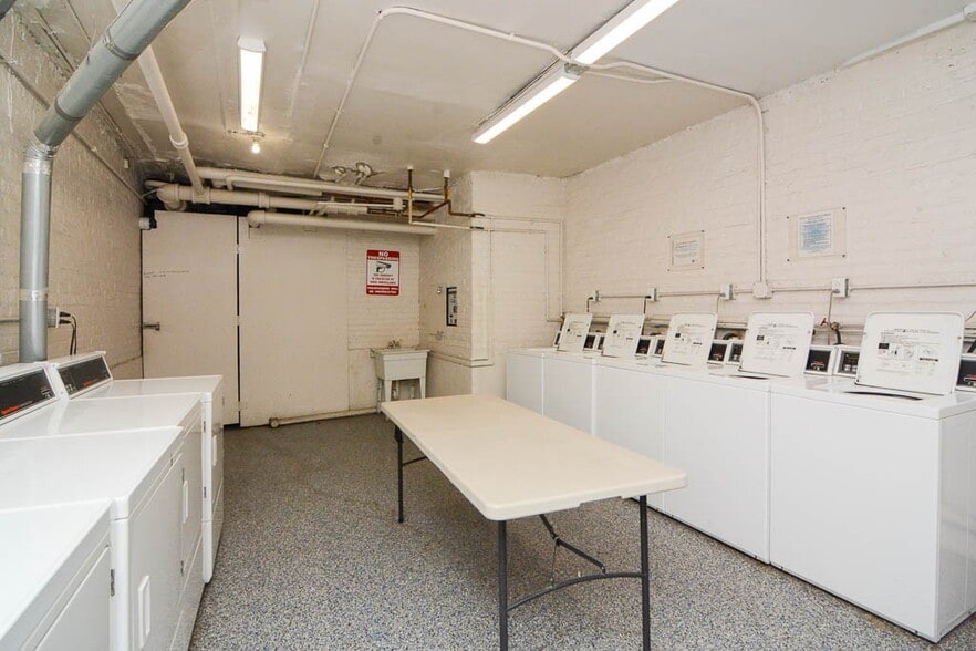 Building Photo - 1542 N Kedzie Ave