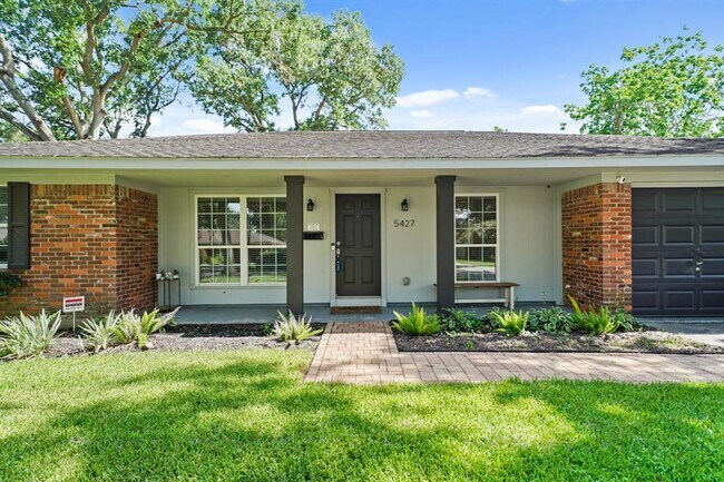 Building Photo - 5427 Stillbrooke Dr