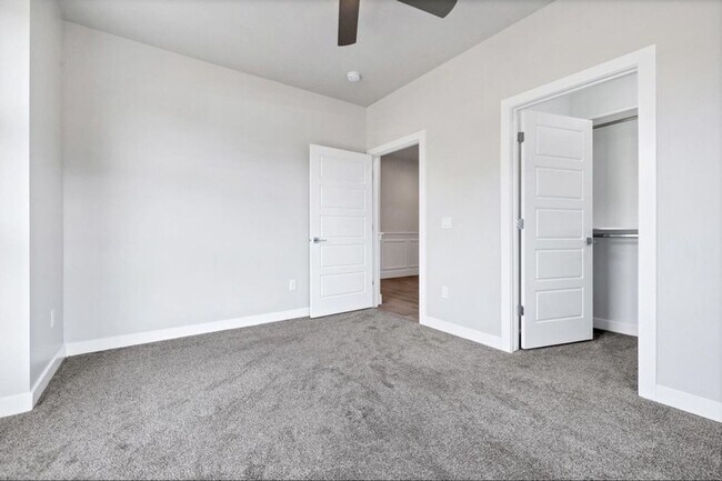 Building Photo - 2579 S Wilson Dr