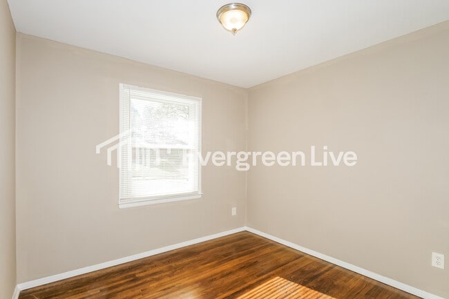 Building Photo - 2136 Pamela Dr