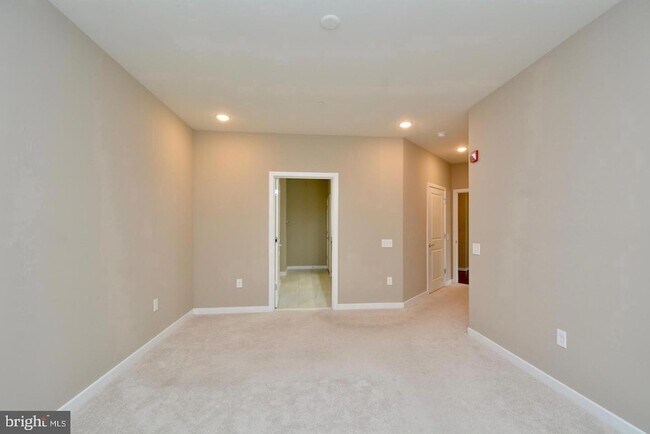 Building Photo - 3989 Norton Pl