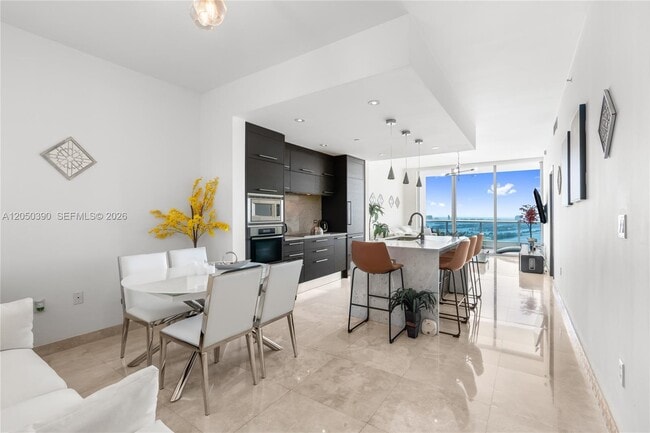 Building Photo - 900 Biscayne Blvd