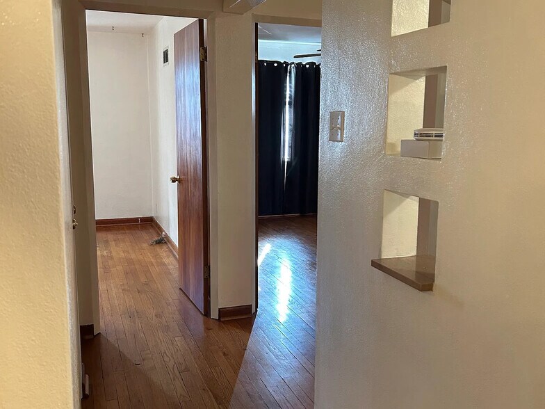 Building Photo - 4914 Lansdowne Ave