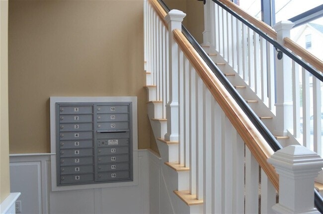 Building Photo - 2 Silver St