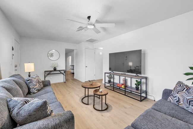 Building Photo - 1510 W 7th Dr