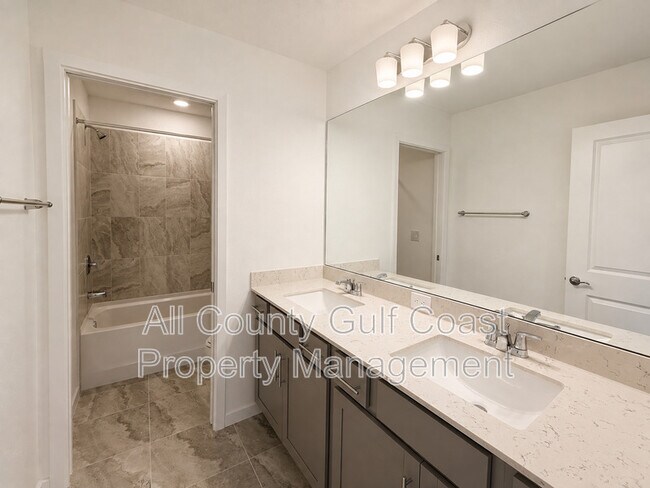 Building Photo - 7930 Palm Paradise Pl
