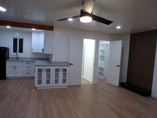 Building Photo - 739 Twin Oaks Ave