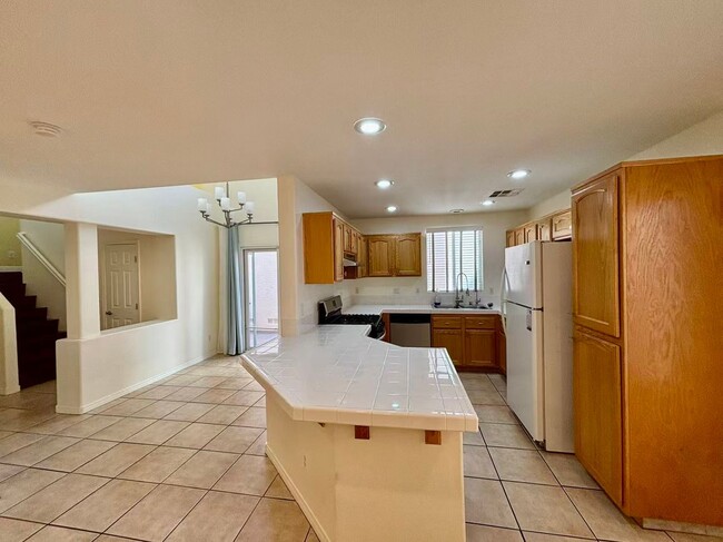 Building Photo - Two-story single-family home