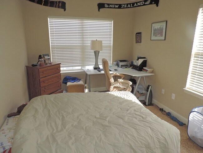 Building Photo - $2000 | 3 Bedroom, 2 Bathroom Condo | No P...