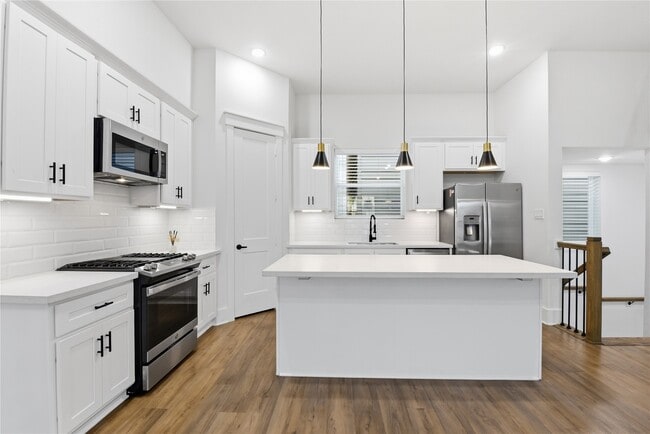 Building Photo - 1243 W 23rd St