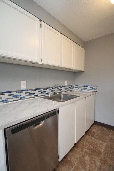 Building Photo - 1118 SE Rhone St