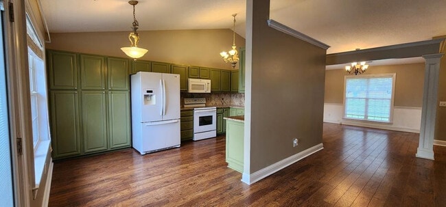Building Photo - 1159 Shoreland Dr