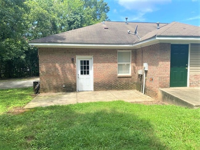 Building Photo - Downtown Cornelius! Minutes from Lake Norman! 2 Bedroom, DUPLEX!