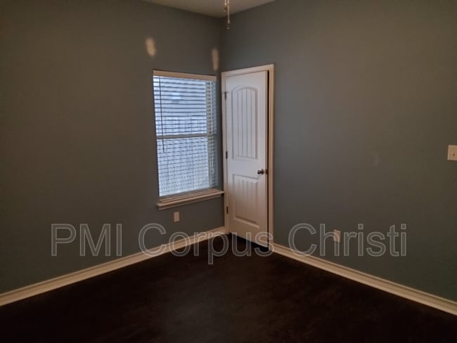 Building Photo - 4009 Cimarron Lake Dr