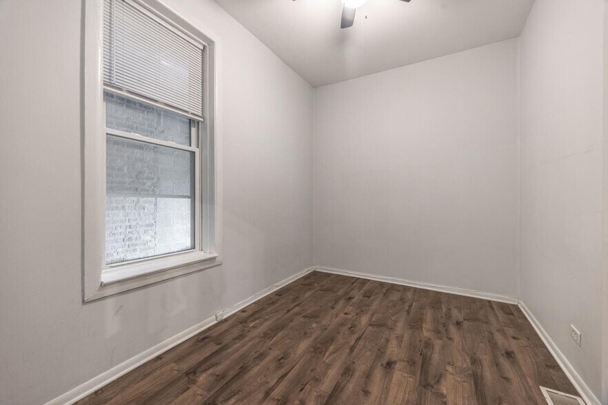 Building Photo - 2732 W Chicago Ave
