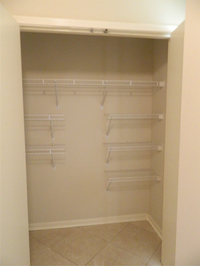 Building Photo - 7415 River Pines Dr