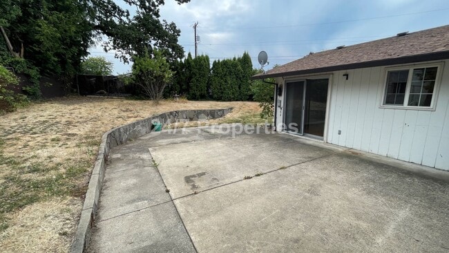 Building Photo - Charming 3 BD | 2 BA House with Large Back...