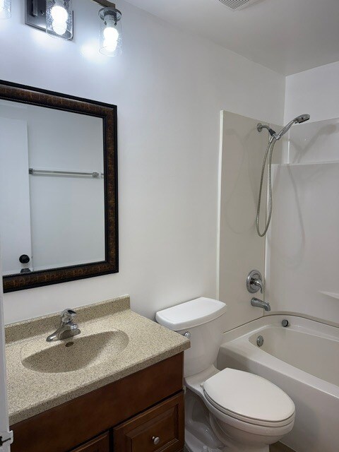 Building Photo - 1040 Camellia Dr