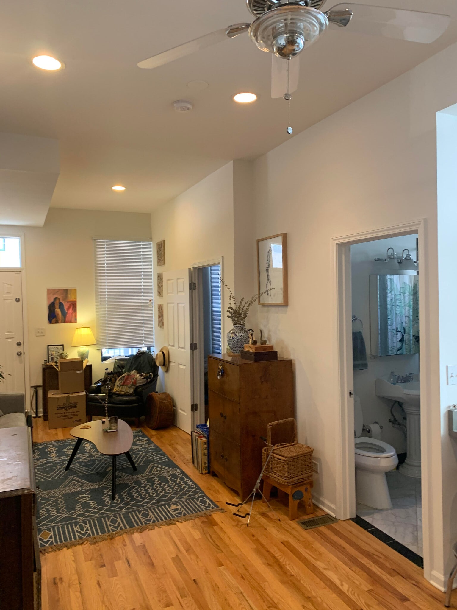 Building Photo - 1116 N Hermitage Ave