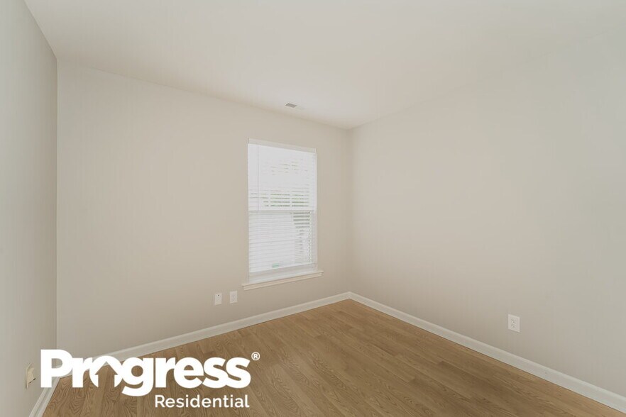 Building Photo - 10212 Roundleaf Dr