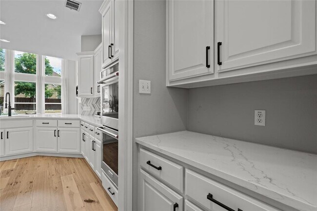 Building Photo - 1604 Tahoka Daisy Dr