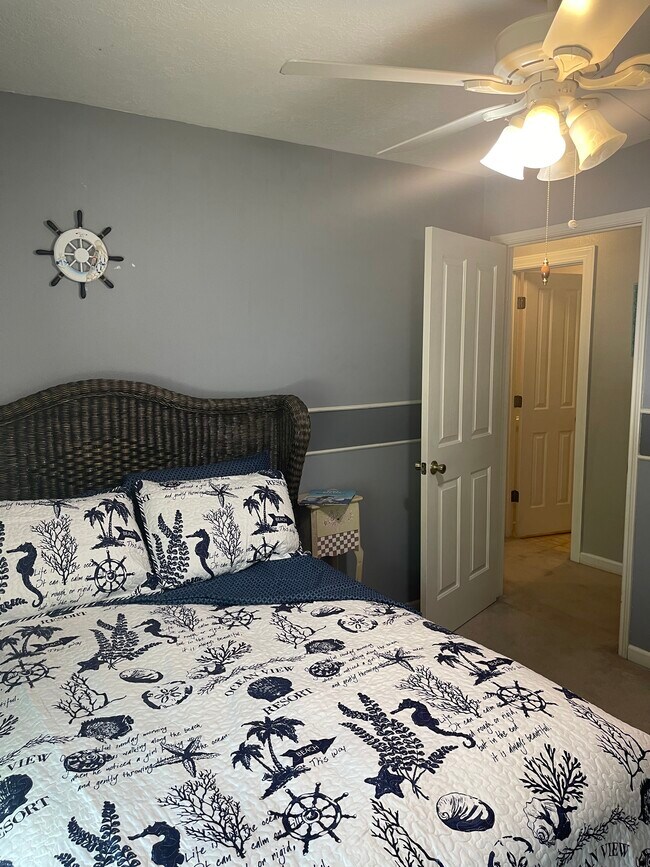 2nd bedroom, brand new queen mattress. - 2931 Valley Rose Dr