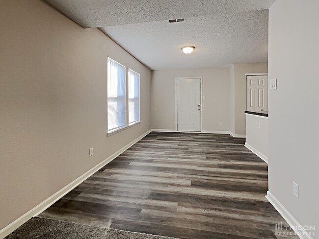 Building Photo - 2255 Westmere Dr