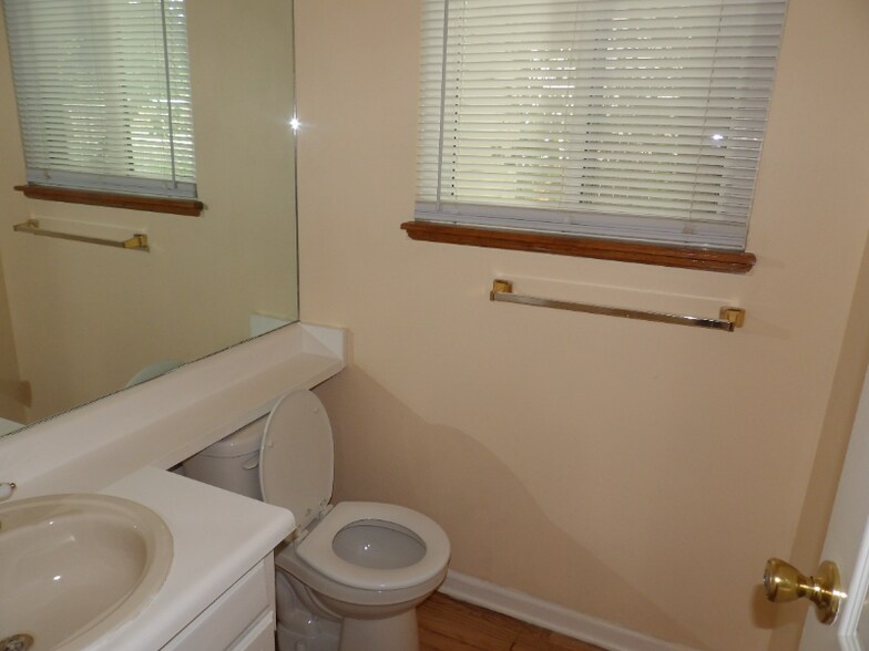 Building Photo - 3830 Gingham Way