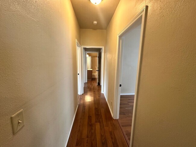Building Photo - 750 S Jenkins Ave