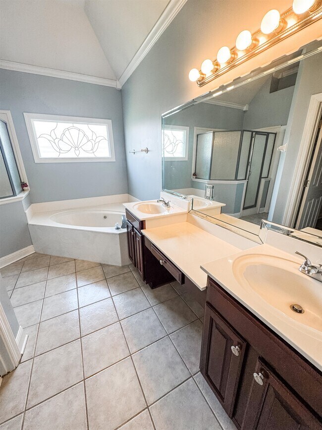 Building Photo - 464 Thornbuck Cove