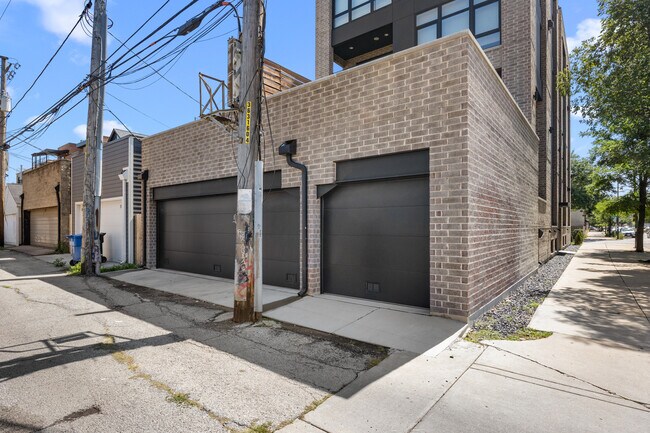 Building Photo - 1532 W Ohio St