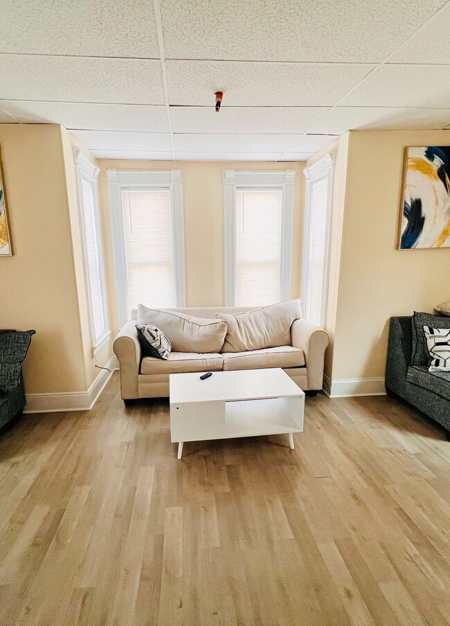 Building Photo - Peksola Lowell