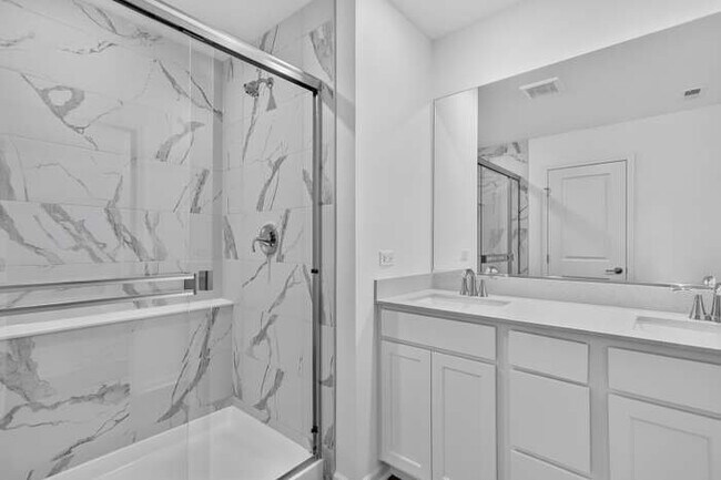 Building Photo - 445 Red Oak Cir