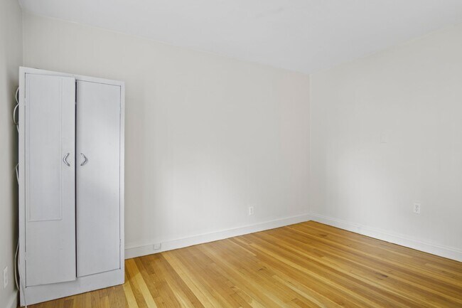 Building Photo - 25 Bailey St