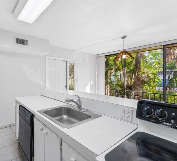 Building Photo - 6436 Miami Lakes Dr