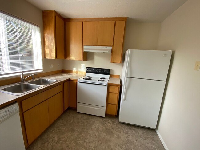 Building Photo - Remodeled 2 Bed 1.5 bath Springfield apartment