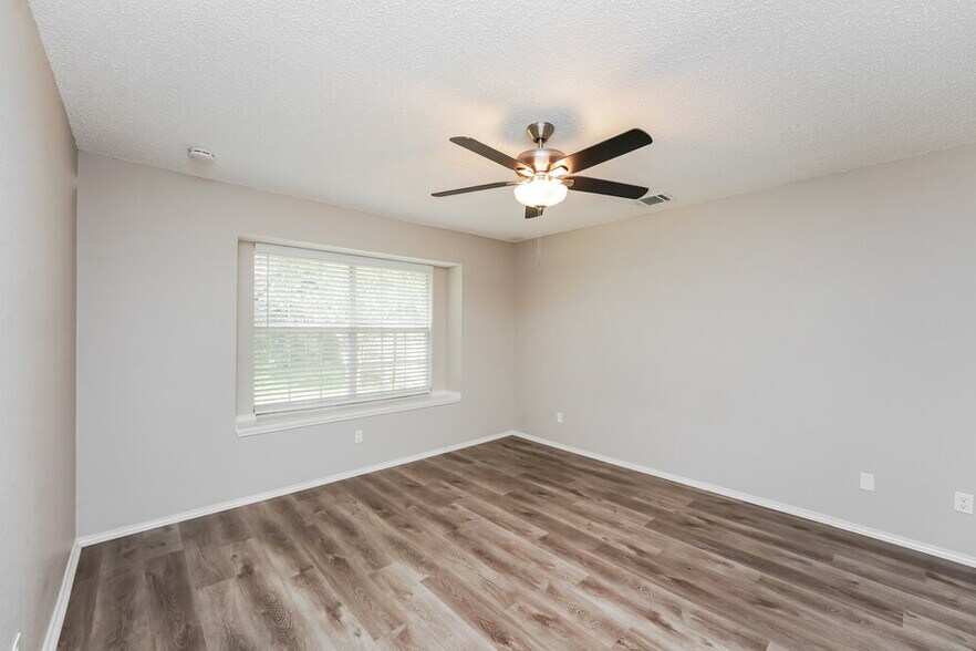Building Photo - 809 Clover Hill Ln