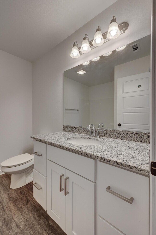 Building Photo - 707 Short Leaf Ln