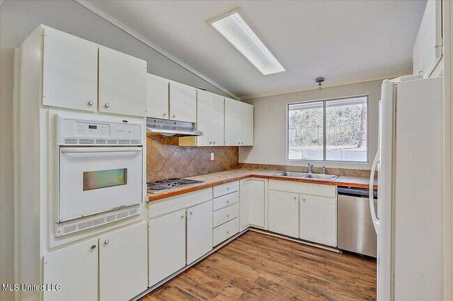 Building Photo - 4750 Old Canton Rd