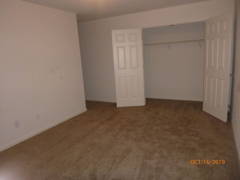 Building Photo - 2924 W Hills Dr